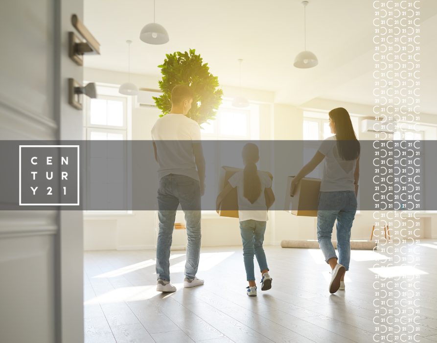 Happy-Family-with-Children-Moving-with-Boxes-in-a-New-Apartment-House.-Back-View-1 (4)